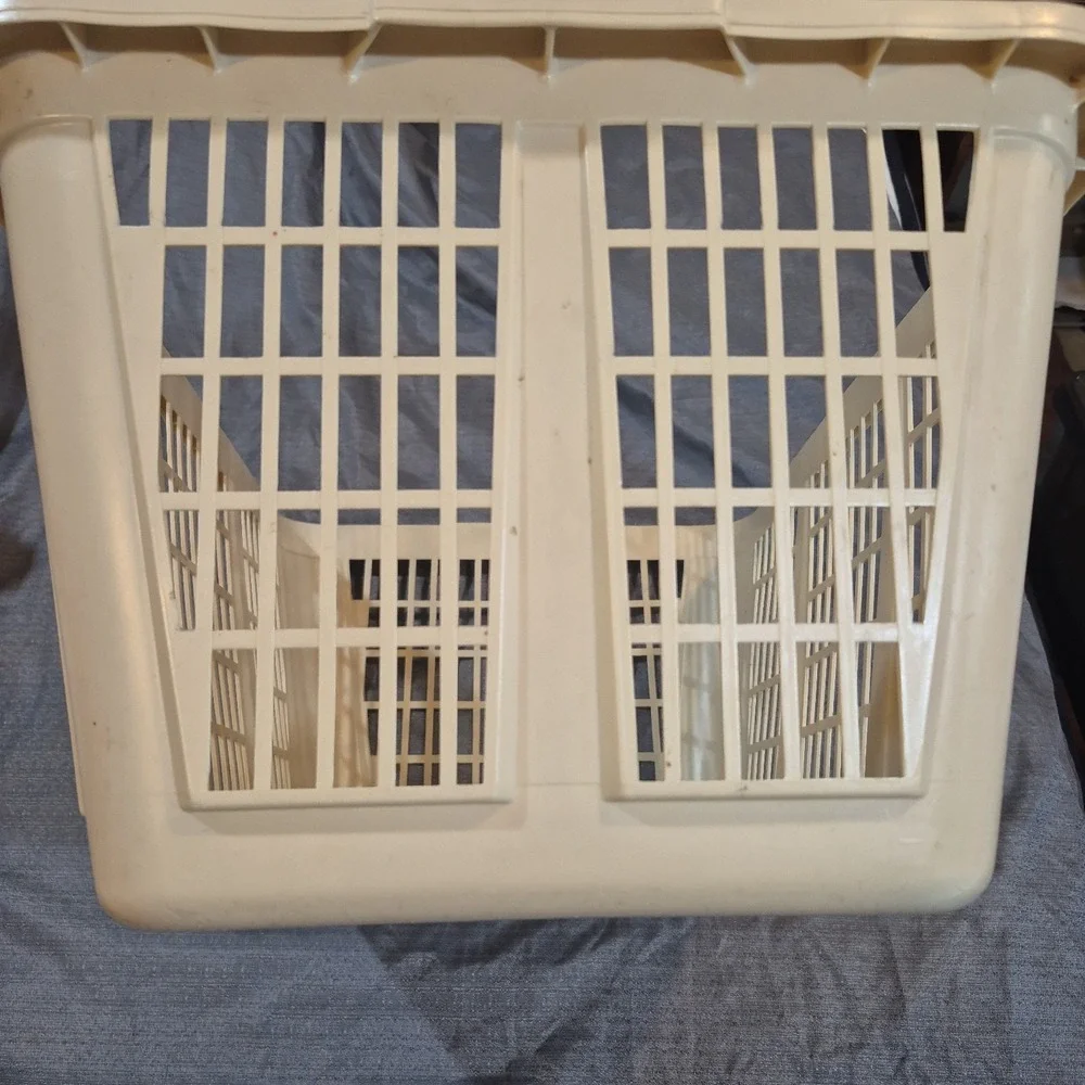 Vintage Rubbermaid Laundry Basket 2965  Tan Almond Hamper Rectangular Plastic